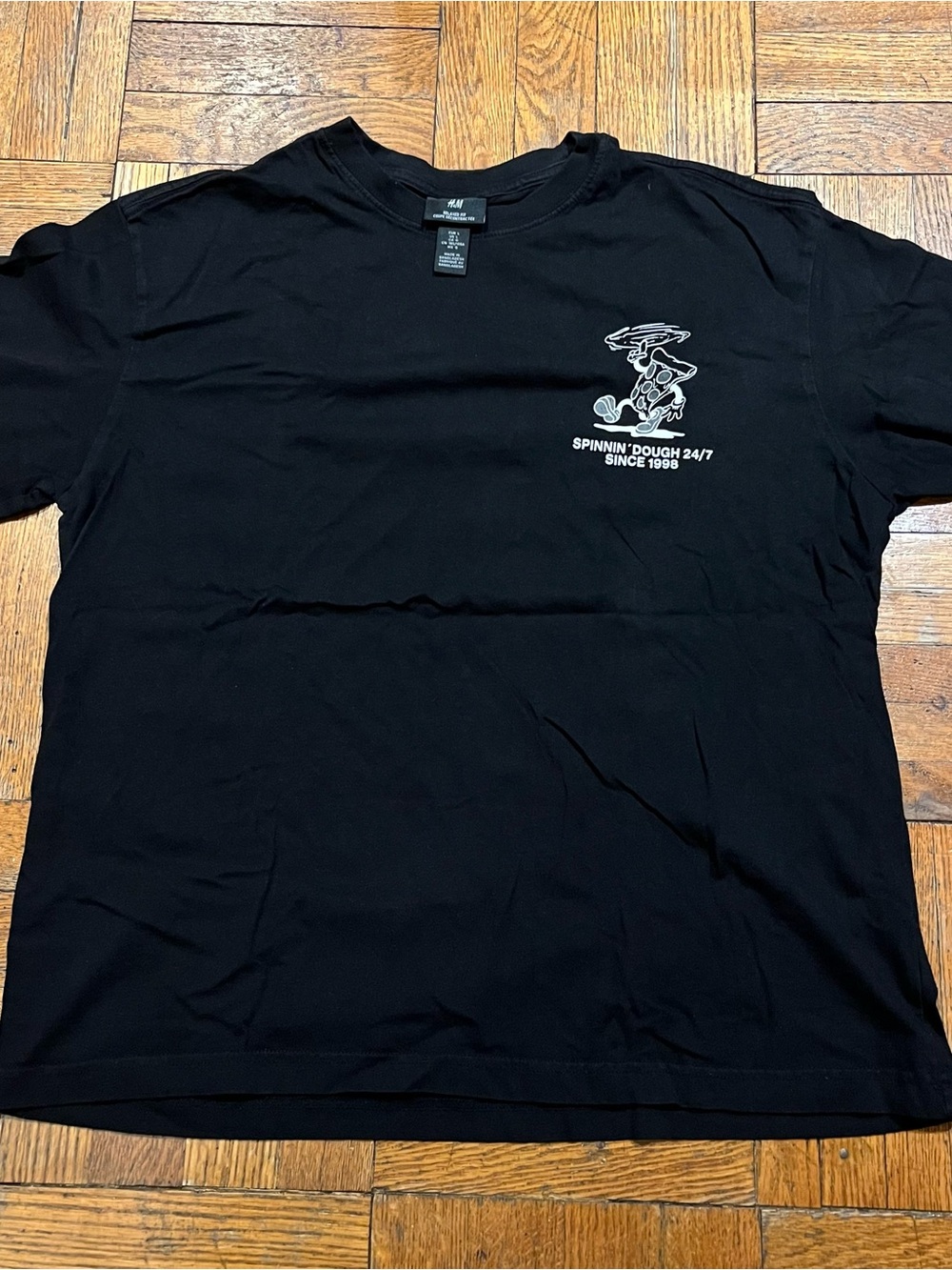 (🧵3 for $30🧵) H&M Men’s Black Graphic Tee - Spinnin' Dough Print